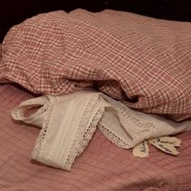 bielizna pod poduszką - wróżby katarzynkowe