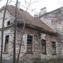 Zniszczony pałac Zamoyskich - muzeum w Bieżuniu