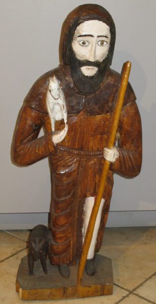 rzeźba przedstawiająca św. Rocha z psem u boku z laską w dłoni